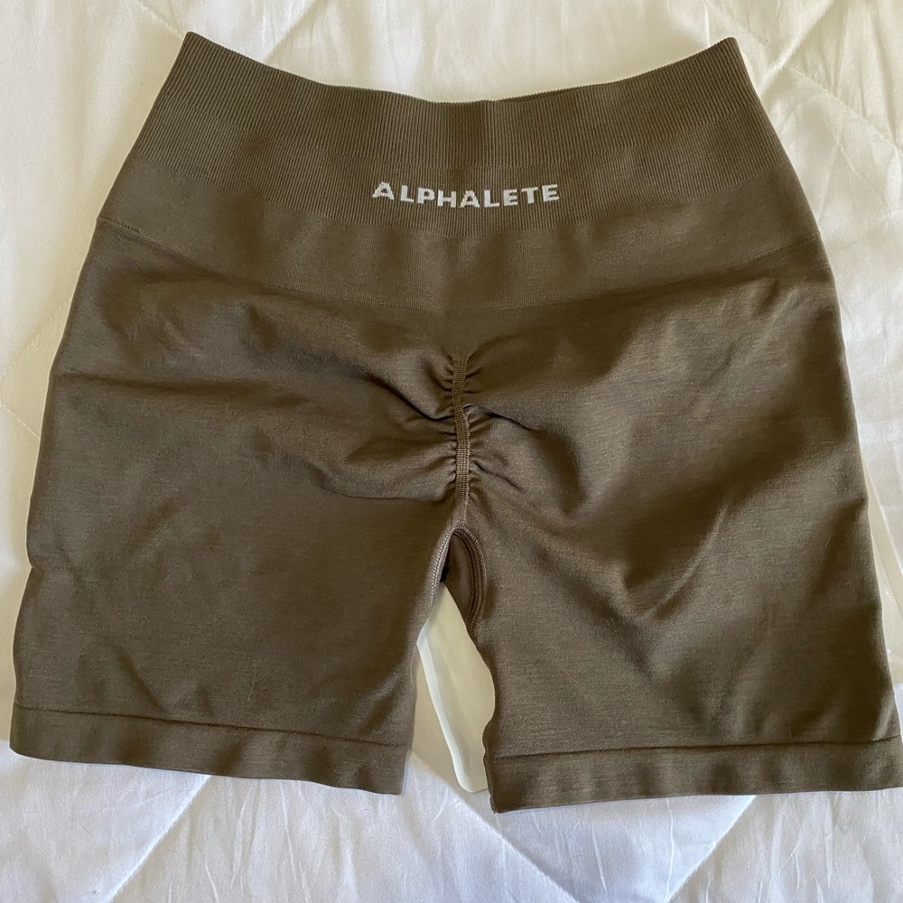 NEW Alphalete Mocha 4.5 Shorts